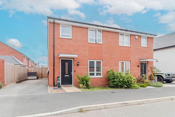 3 Bedroom Semi-detached House For Sale In Simon Mews, Upper Lighthorne, CV33