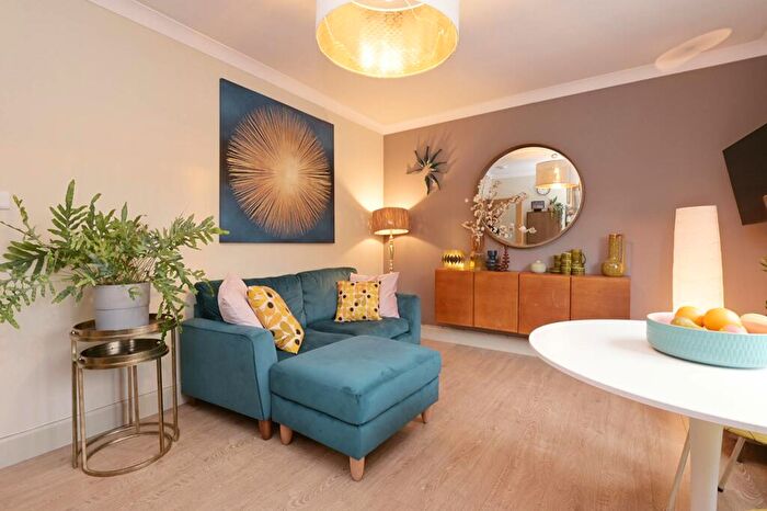 2 Bedroom Flat For Sale In Carrick Knowe Road, Carrick Knowe, Edinburgh, EH12