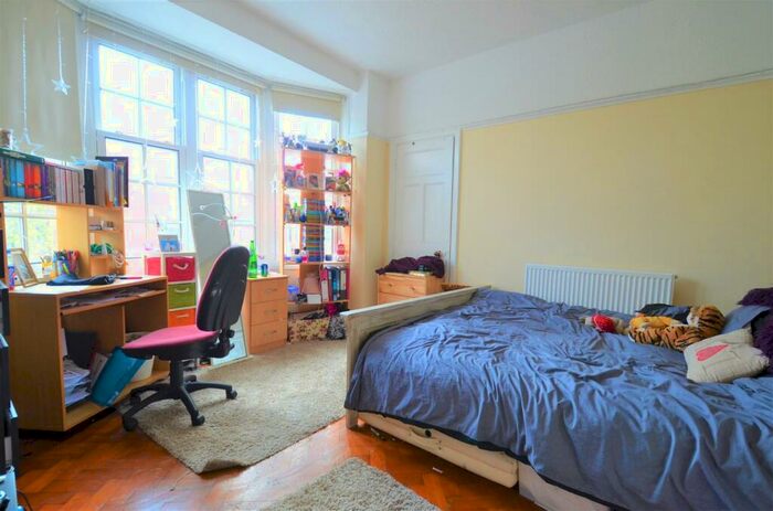 3 Bedroom Flat To Rent In Hagley Court, B16