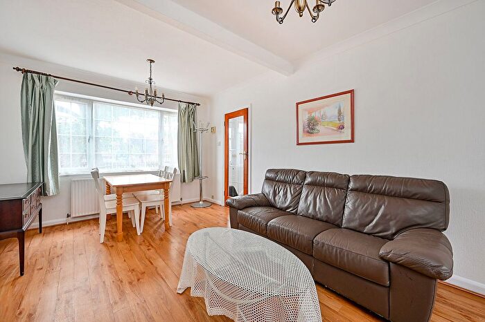 3 Bedroom Semi Detached House To Rent In Robin Hood Way, Kingston Vale, London, SW15