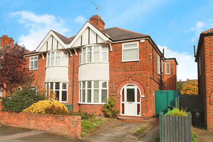3 Bedroom Semi Detached House For Sale In Petworth Drive, Leicester, Leicestershire, LE3