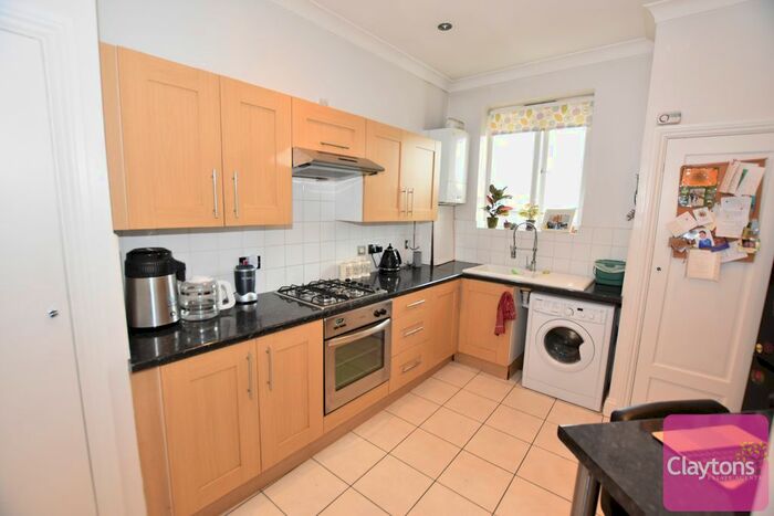 2 Bedroom Flat To Rent In Garston Park Parade, Watford, WD25