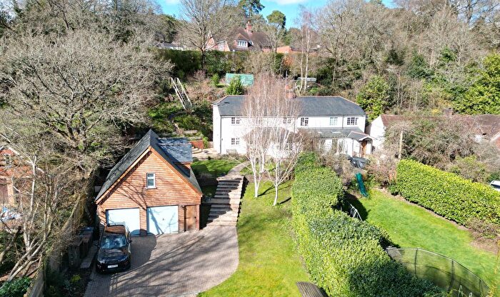 4 Bedroom Cottage For Sale In Bourne Grove, Farnham, GU10