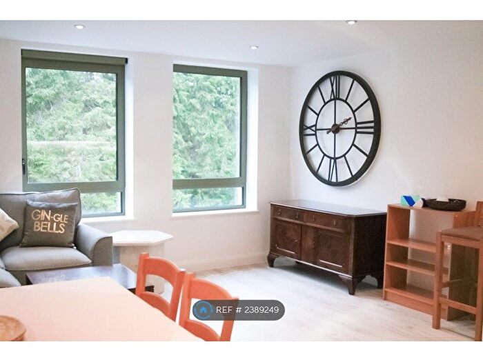 2 Bedroom Flat To Rent In Riverview Court, Bath, BA1