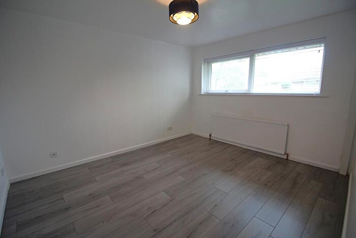 2 Bedroom Flat To Rent In Evesham Walk, Middleton, M24