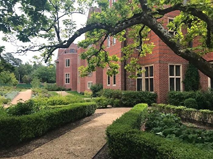 1 Bedroom Flat To Rent In Kings Drive, Midhurst, GU29