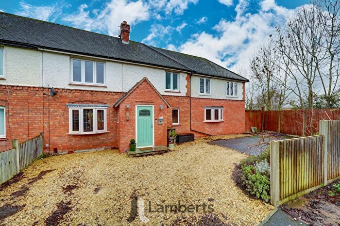 4 Bedroom Semi-Detached House For Sale In Greys Road, Studley, B80