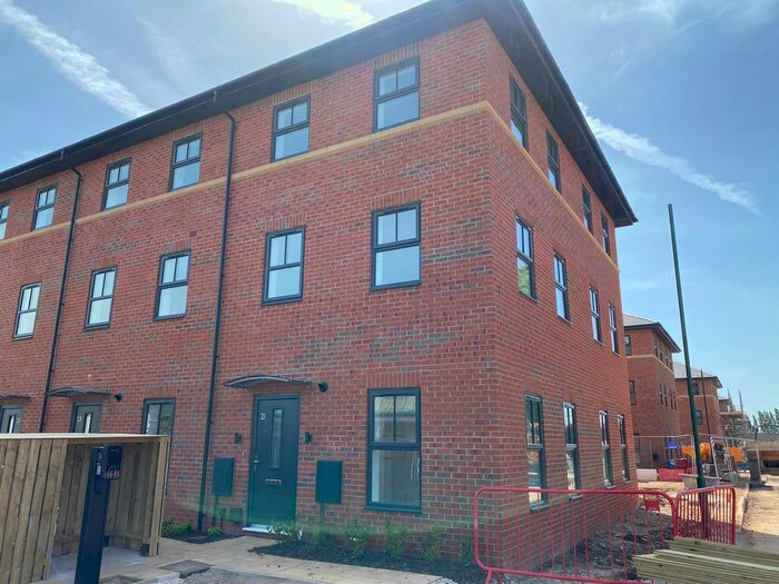 2 Bedroom Town House To Rent In New Bold Street, Nottingham, NG8