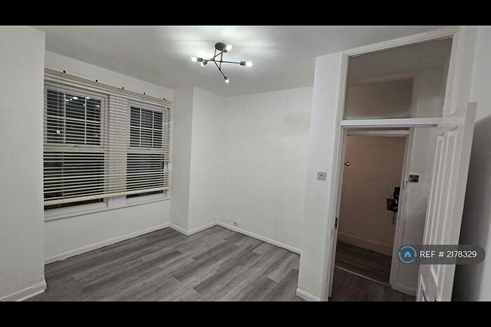2 Bedroom Flat To Rent In Brookdene Road, London, SE18