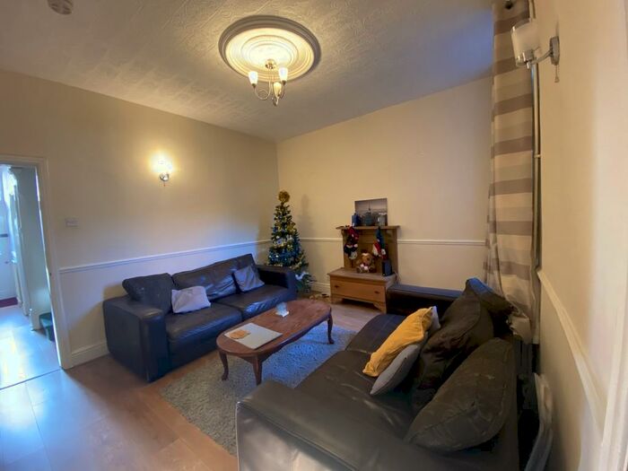 5 Bedroom End Of Terrace House To Rent In Beaconsfield Road, Leicester, LE3