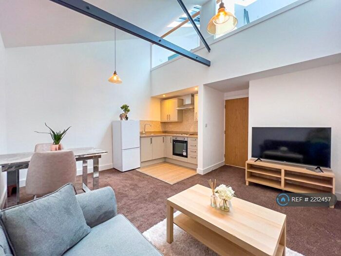 1 Bedroom Flat To Rent In Legrams Mill, Bradford, BD7