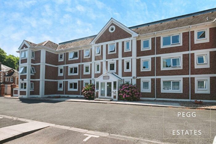 1 Bedroom Flat For Sale In Castle Court, Torquay, TQ1
