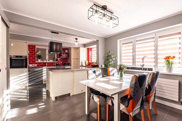 6 Bedroom Semi-Detached House For Sale In Cheriton Avenue, Southampton, Hampshire, SO18