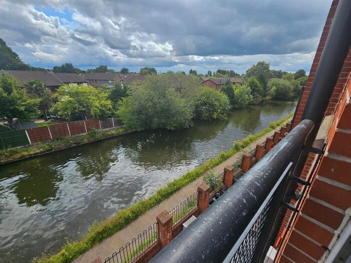 2 Bedroom Flat To Rent In Chester Road, Stretford, Manchester, M32