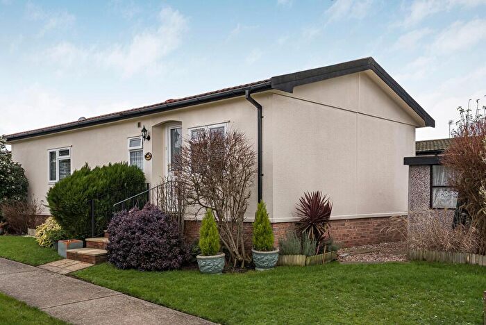 2 Bedroom Park Home For Sale In Tower Park, Hullbridge, SS5