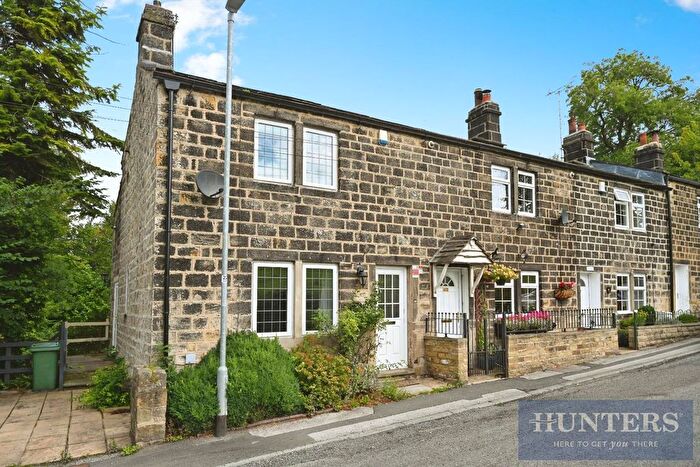 3 Bedroom Property For Sale In Gill Lane, Yeadon, Leeds, LS19