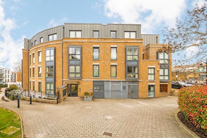 2 Bedroom Flat For Sale In Loxford Gardens, Loxford Gardens, N5