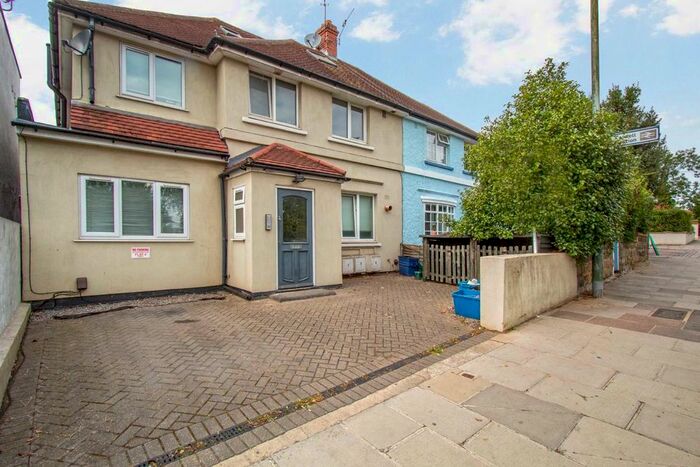 2 Bedroom Flat To Rent In Stanley Road, Teddington, TW11