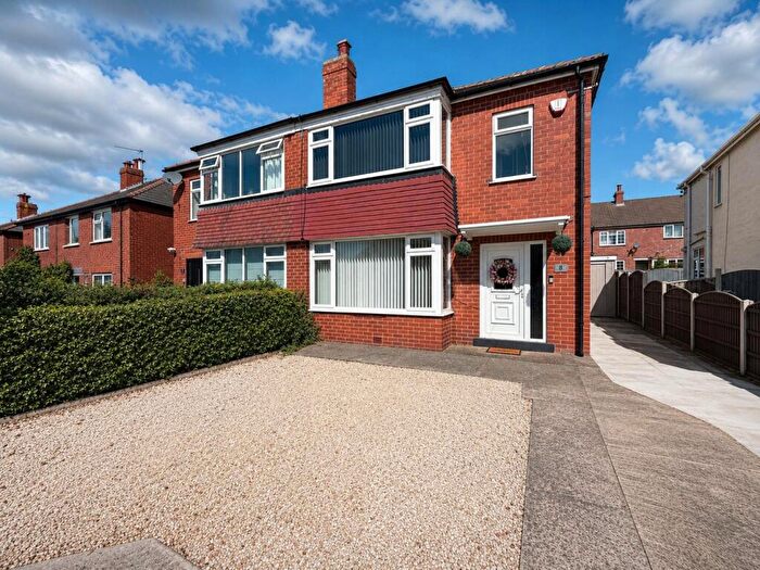 3 Bedroom Semi-Detached House For Sale In Greensway, Garforth, LS25