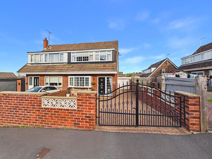 3 Bedroom Semi-Detached House For Sale In Blenheim Close, Knottingley, WF11