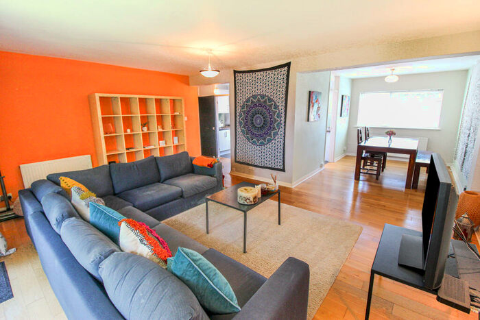 2 Bedroom Apartment To Rent In Beech Court, Willowbank, M14