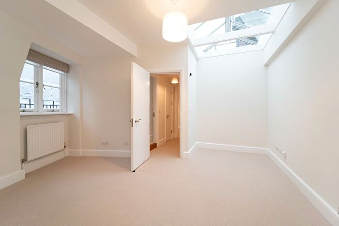 1 Bedroom Flat To Rent In Wellesley House, Sloane Square, London, SW1W