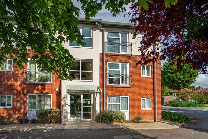 2 Bedroom Flat For Sale In Thief Lane, York, YO10