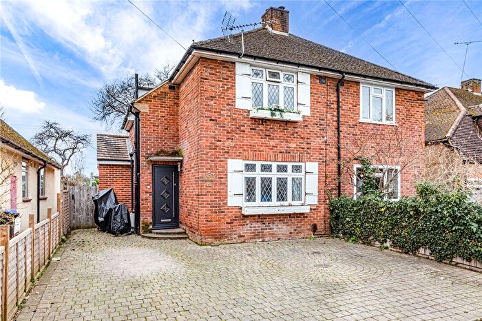 2 Bedroom Semi Detached House For Sale In Rectory Close, Byfleet, West Byfleet, Surrey, KT14