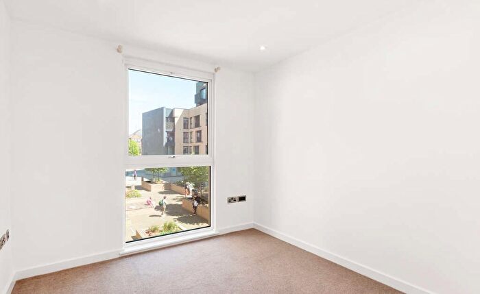 2 Bedroom Flat To Rent In Burgess Springs, Chelmsford, CM1
