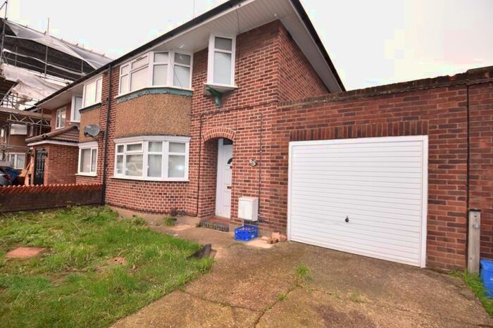 3 Bedroom Semi-Detached House To Rent In Austin Road, Luton LU3