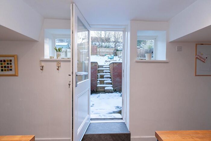 2 Bedroom Cottage To Rent In Lower Granton Road, Trinity, Edinburgh, EH5
