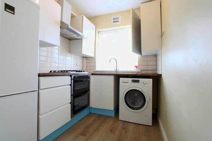 1 Bedroom Flat To Rent In Bridgewood Road, Streatham Vale, SW16