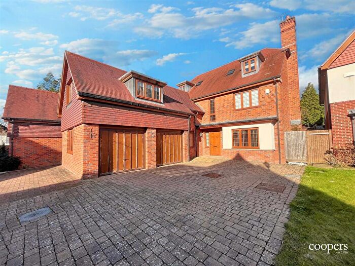 6 Bedroom Detached House To Rent In Bishop Ramsey Close, Ruislip, HA4