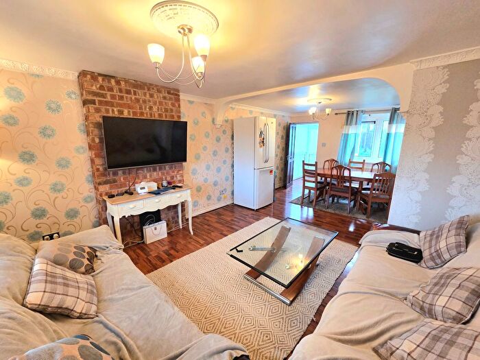 3 Bedroom Terraced House For Sale In Radstone Walk, Leicester, LE5