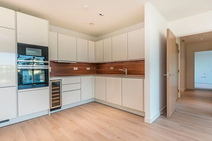 2 Bedroom Flat To Rent In Woodberry Down, Stoke Newington, London, N4