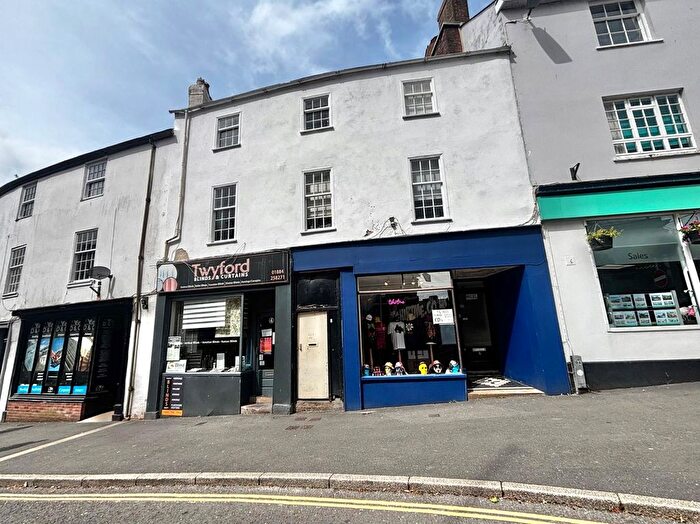 1 Bedroom Flat For Sale In Fore Street, Tiverton, Devon, EX16