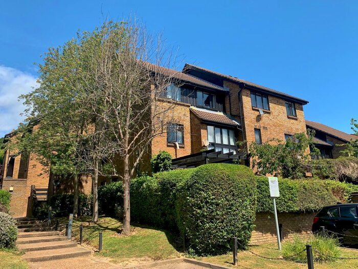 1 Bedroom Flat To Rent In Pennycroft, Pixton Way, Forestdale, Croydon CR0