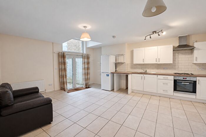 1 Bedroom Flat To Rent In Southfield Road, Chiswick, W4