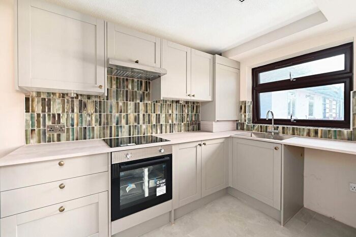 3 Bedroom Apartment To Rent In Netley Street, Farnborough, GU14