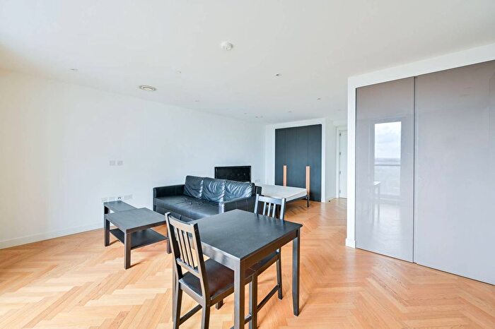 Studio To Rent In Southwark Bridge Road, Elephant And Castle, London, SE1