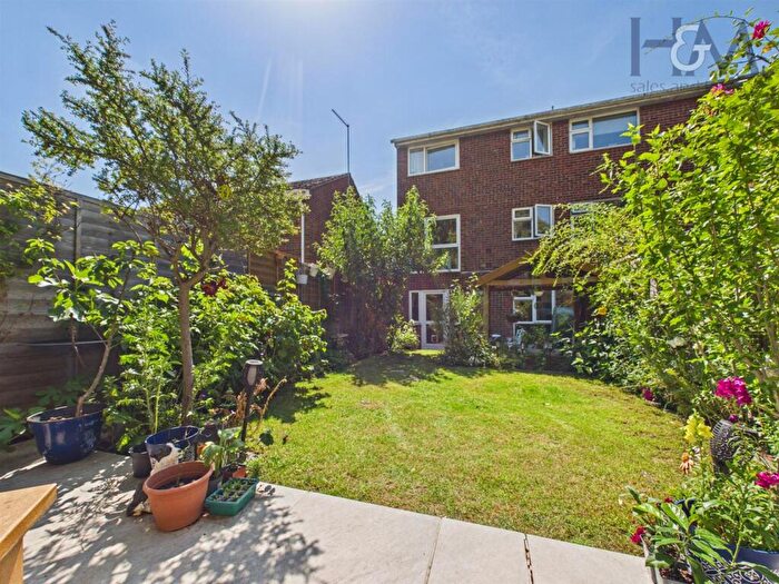 3 Bedroom Town House For Sale In Angotts Mead, Stevenage, Hertfordshire, SG1