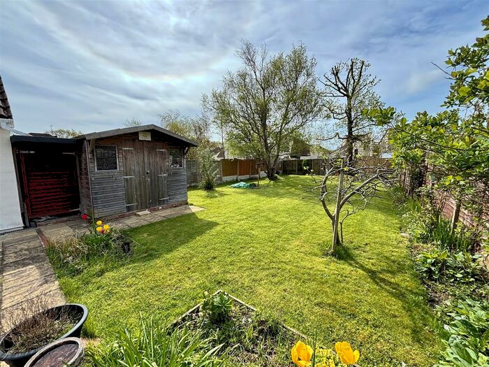 4 Bedroom Chalet For Sale In Sandy Lane, Upton, Poole, BH16