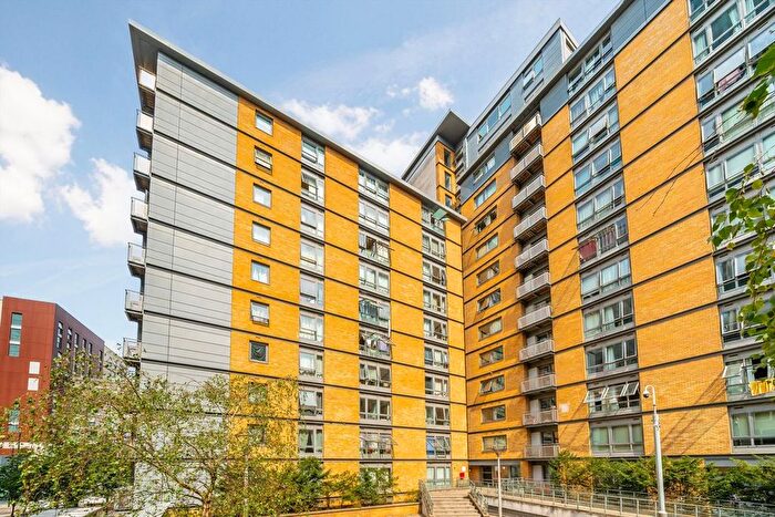 2 Bedroom Flat For Sale In Victoria Road, Acton, W3