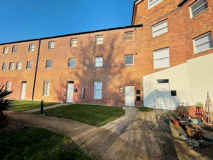 2 Bedroom Flat To Rent In Orchard Park, Holbeach, Spalding, PE12