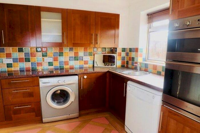 2 Bedroom Property To Rent In Dallow Road, Luton LU1