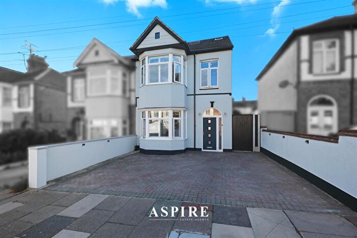 4 Bedroom Semi Detached House To Rent In Park Lane, Southend-On-Sea, SS1