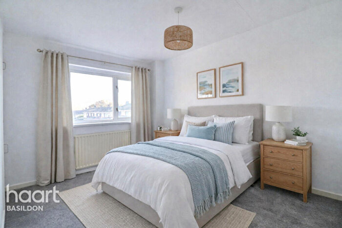 3 Bedroom Terraced House For Sale In Markhams Chase, Basildon **virtually Staged**, SS15