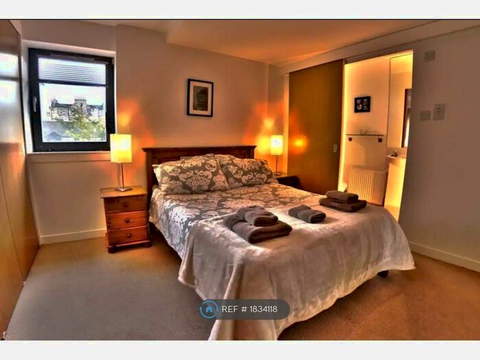 2 Bedroom Flat To Rent In High Street, Edinburgh, EH1