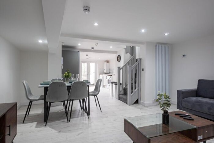 5 Bedroom House To Rent In Monks Road, Lincoln, LN2