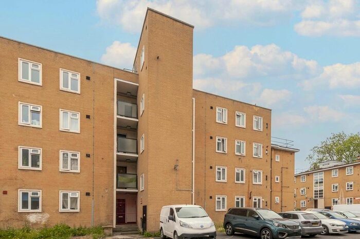 3 Bedroom Flat To Rent In Staplefield Close, Streatham Hill, London, SW2